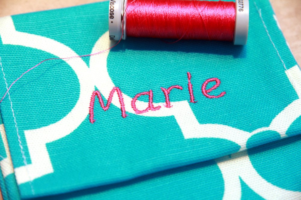 Étui avec broderie personnalisée pour liseuse ou tablette #DIY